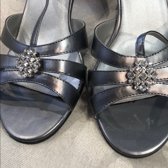 Wide width heels - Picture 2 of 4